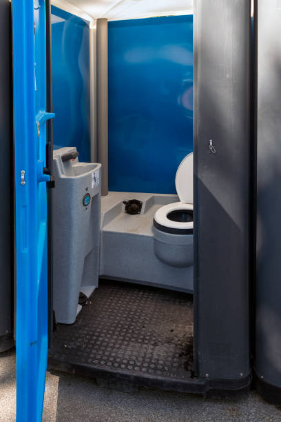 Best Sanitation services for porta potties  in Country Clu, FL